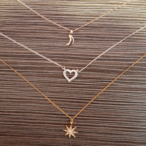 Jewellery and nail polish - Picture 6 of 6